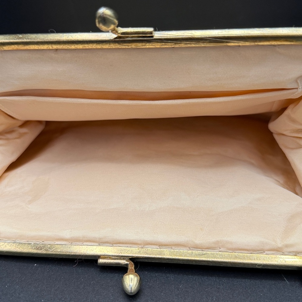 Floral Embroidered Clutch - Picture 6 of 9